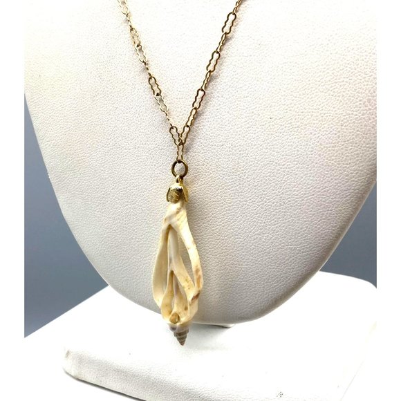 Vintage Seashell Slice Pendant Necklace, Genuine Shell with Interesting Pattern - Picture 3 of 4